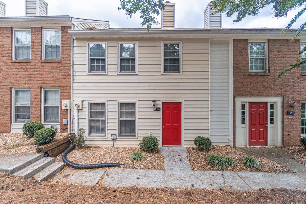 2BED/2.5BA Townhome located in Roswell @ Holcomb Bridge/GA 400
