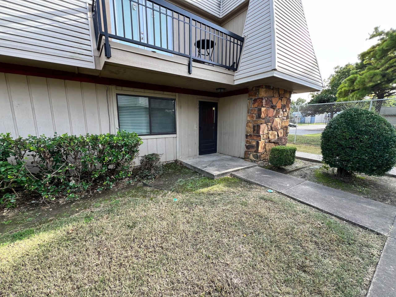 ground floor 1 bedroom condo!