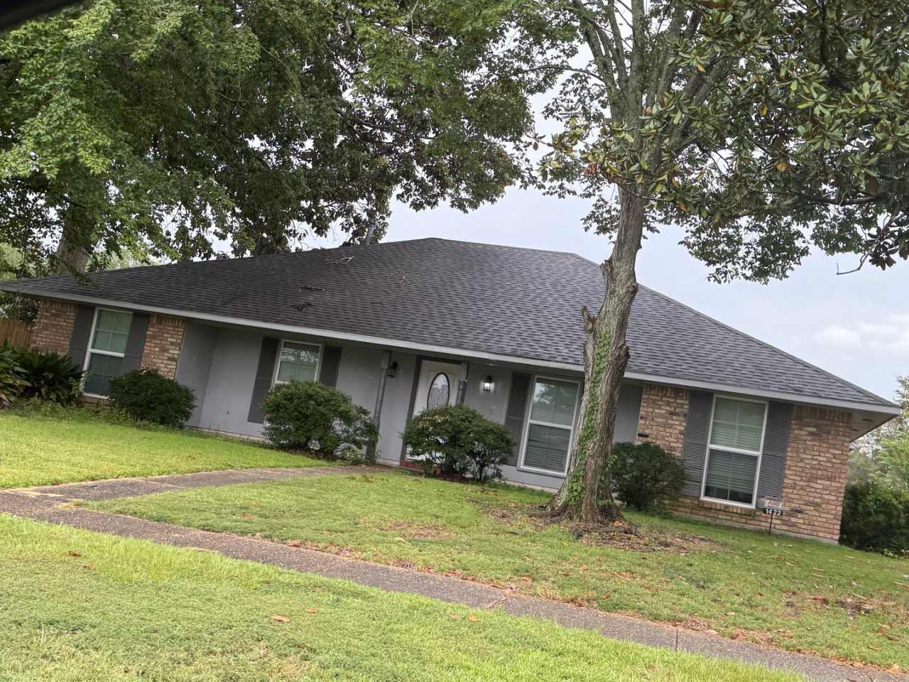 Available now! This one of a kind Rental in Kenilworth neighborhood 3/2 and 2/1.5 Home