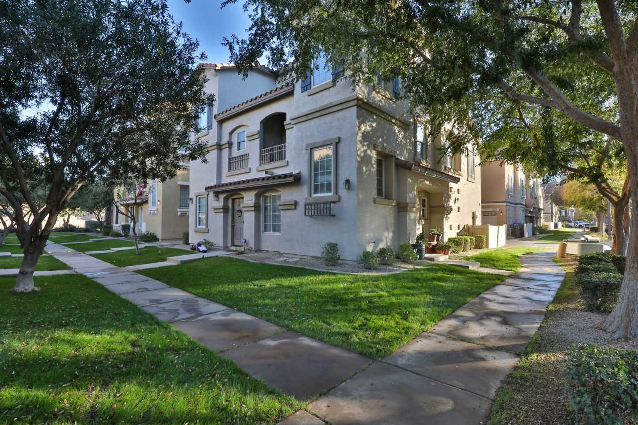 Beautiful Gilbert 3 bed/ 3 bath in Gilbert's The Gardens Community