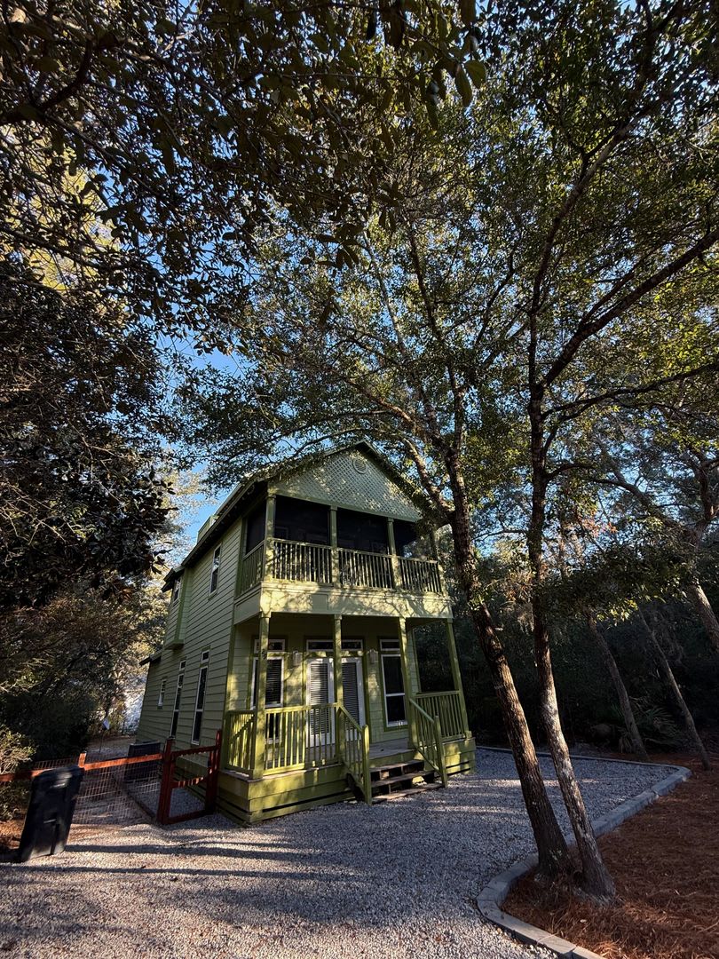 3 Bdrm Home with 3rd floor loft in Pt Washington