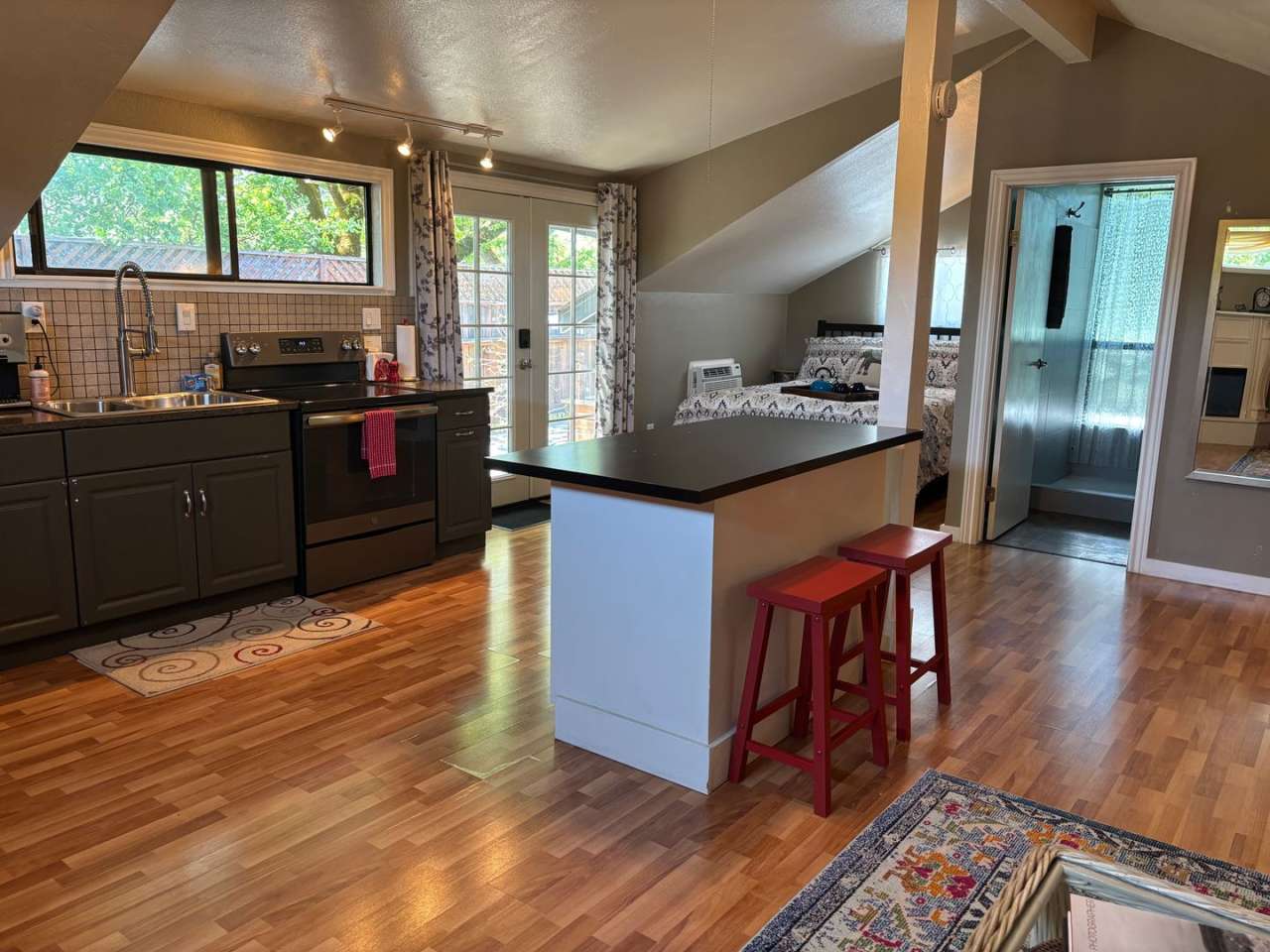 Upstairs Unfurnished Studio Available May 1