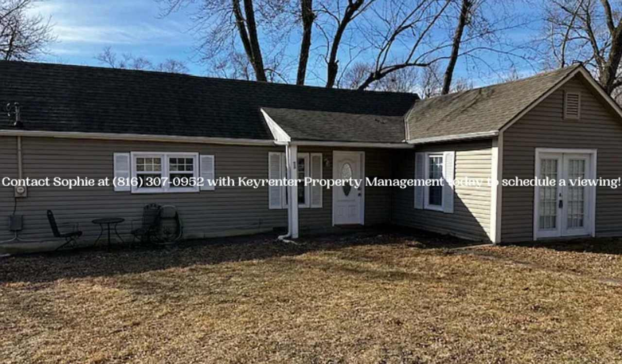 For Rent: 1 NE Forest Ave, Lee’s Summit, MO 64063 — Spacious 4 Bed/2 Bath Home (Pet-Friendly)