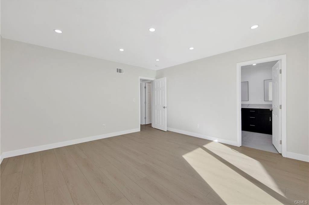 22540 Roscoe Boulevard