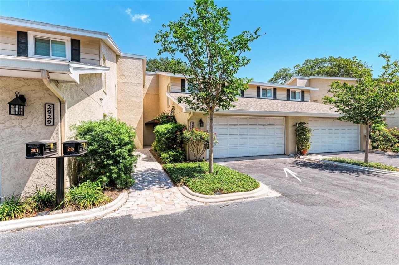 2927 W GANDY BOULEVARD