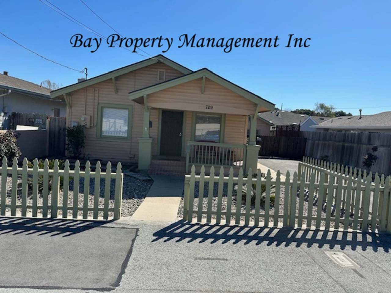 Fully furnished 3 bedroom 2 bath home in South Salinas!