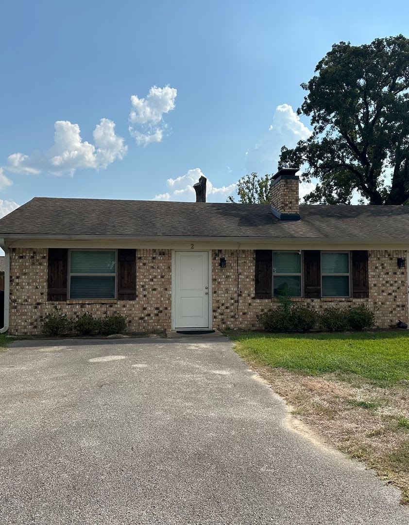 811 McClenny Dr #M02