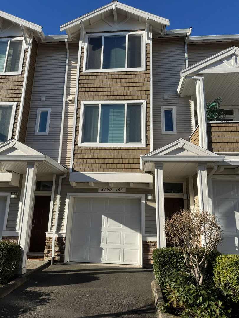 Stylish 2br/2.5ba Townhome with garage and AC in great Beaverton location