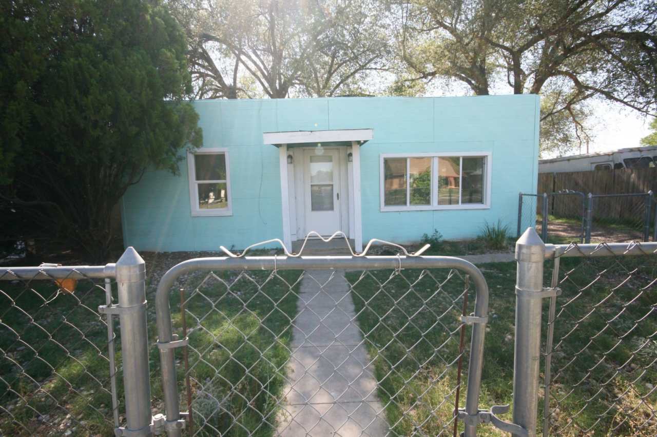 Spacious 2 Bed Home with a Basement! HUD OK!