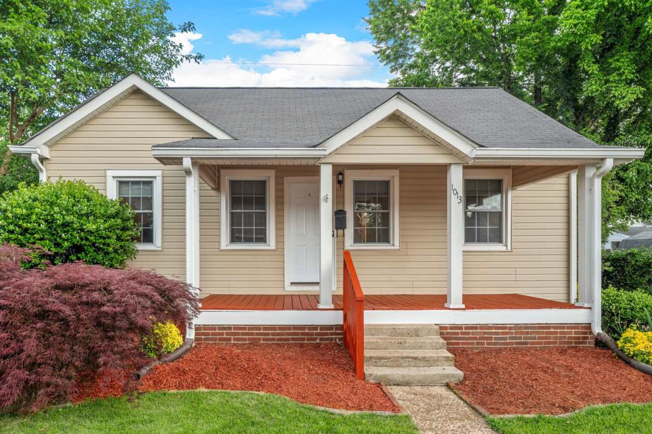 Holiday PRICE DROP! Charming Cottage in sought after Old Hickory Village