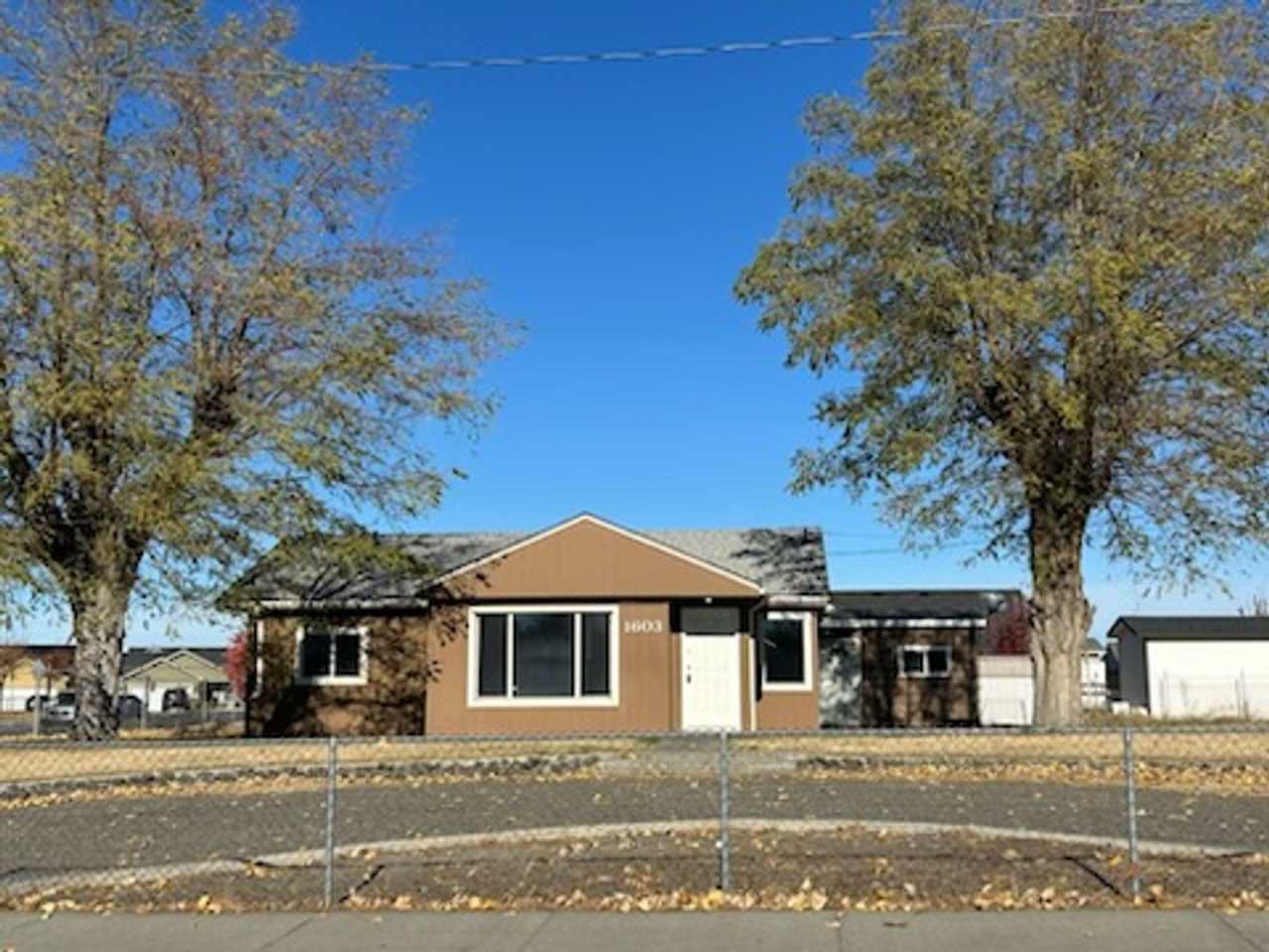Charming 3-bedroom, 1-bathroom home located in the vibrant community of Pasco, WA.