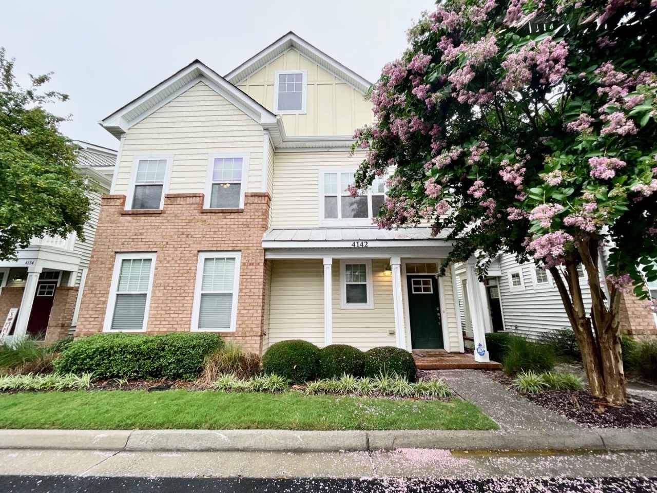 Spacious Condo - Waterfront Community - Available 08-27-25! Pet Friendly - Less Than A Mile To Beaches