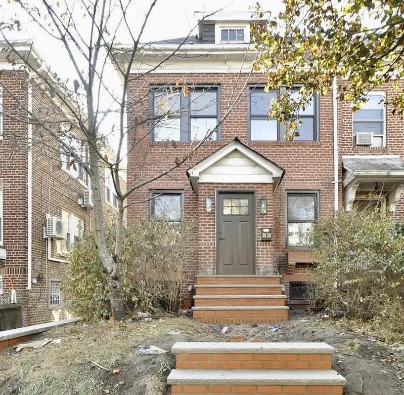 68-28 Dartmouth Street