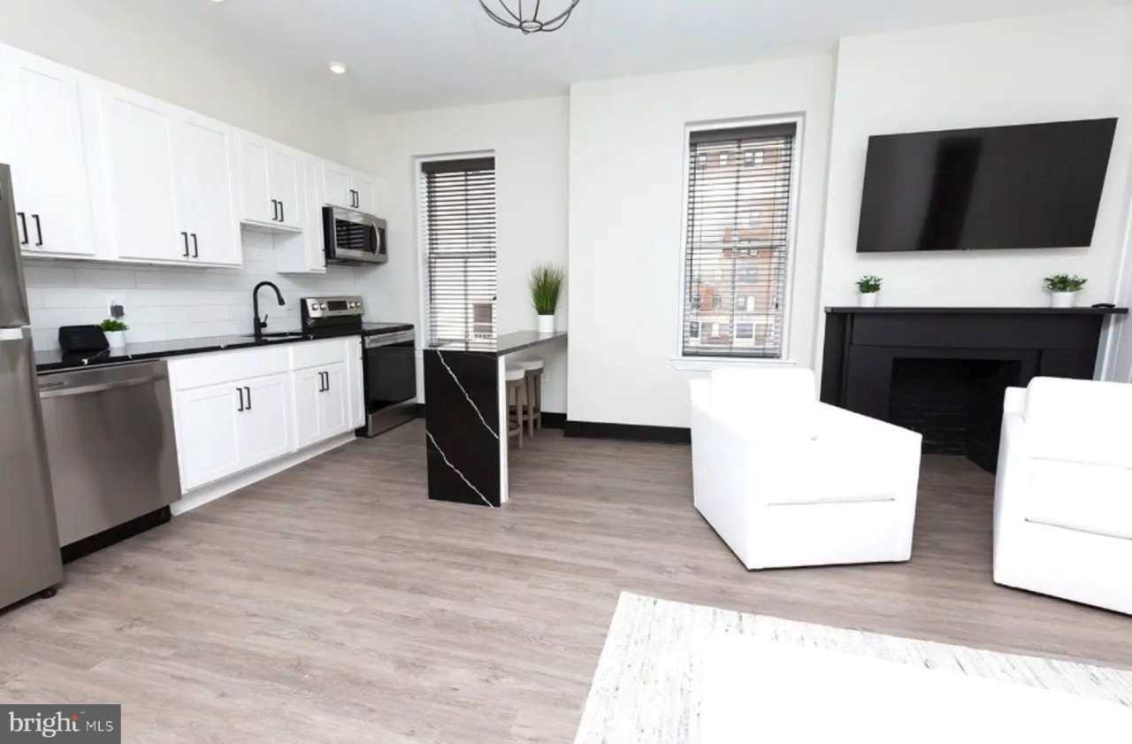 938 N CALVERT Street unit: T