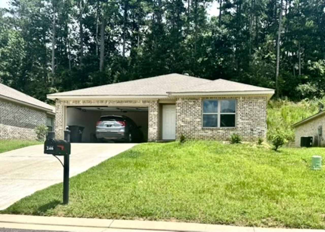 Charming 3-Bedroom Retreat in the Heart of Pearl!