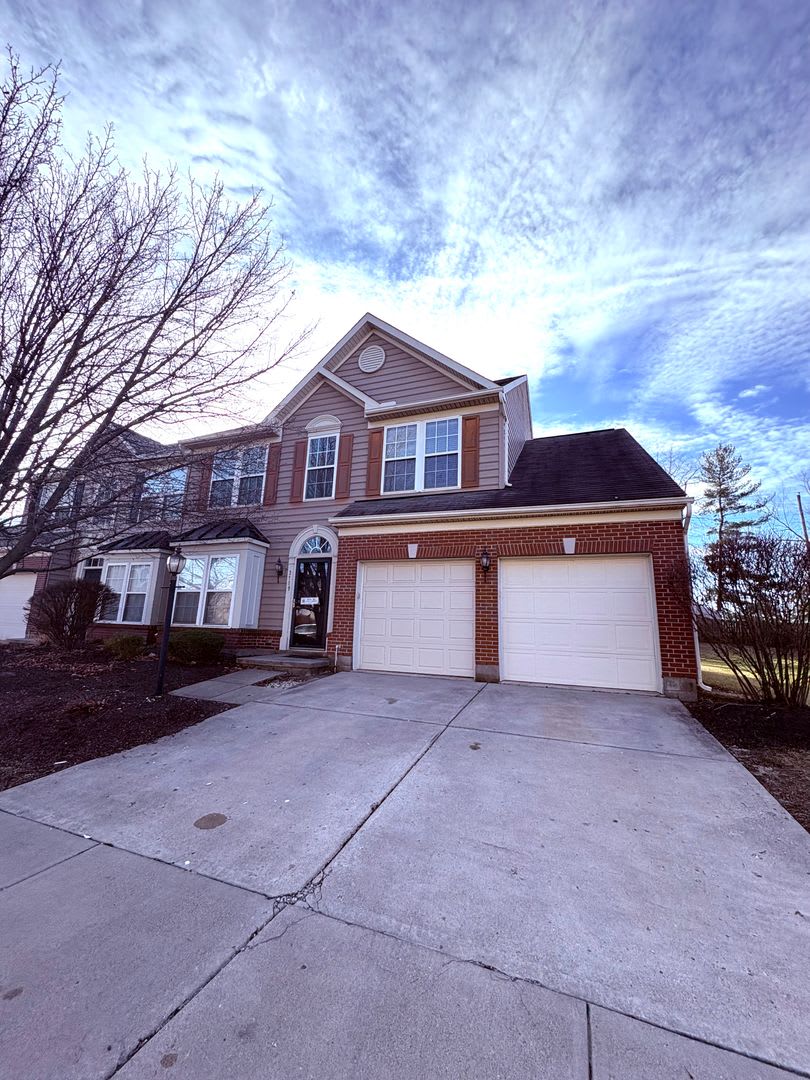 Charming 3 beds 2.5 baths in The Reserves of Beavercreek!