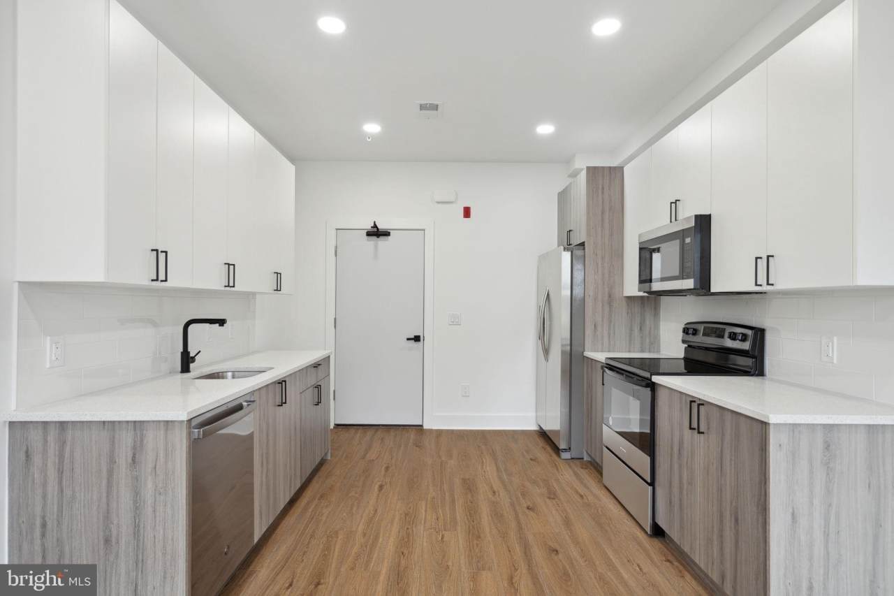 528 W BERKS Street unit: 2