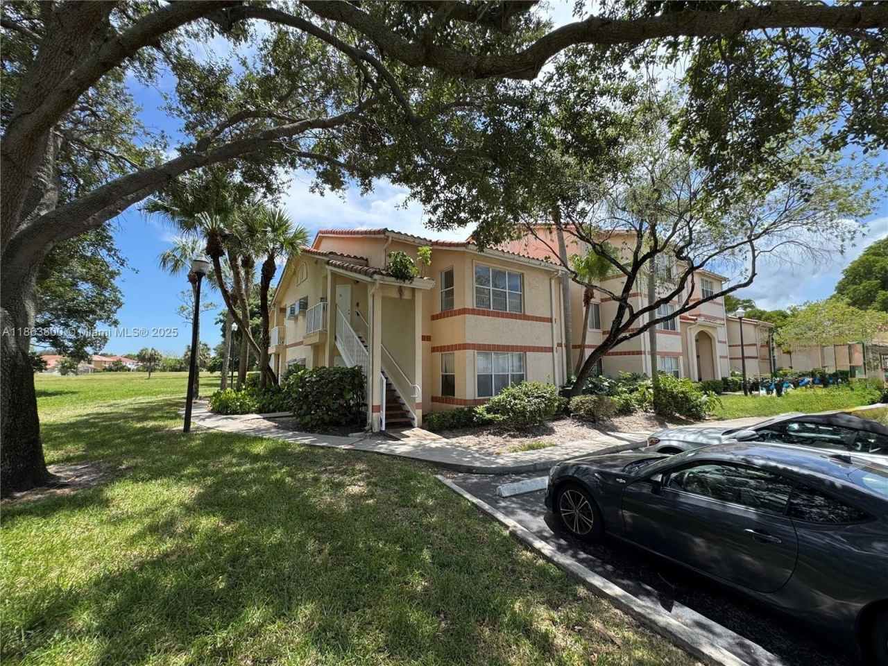 3460 N Pinewalk Dr N