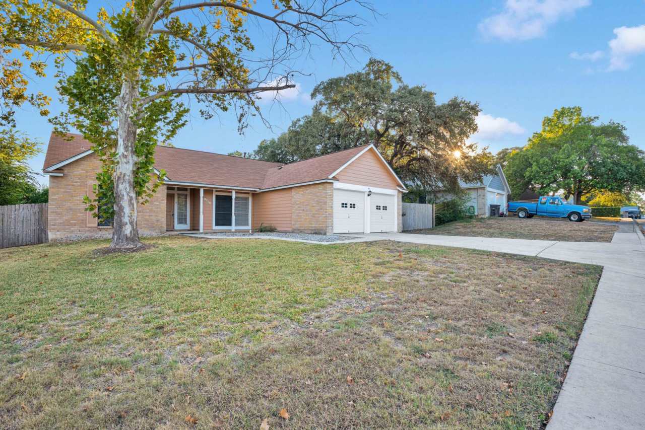 Charming 4-Bedroom Home with a Pool!