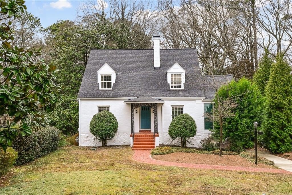 2878 N Hills Drive NE