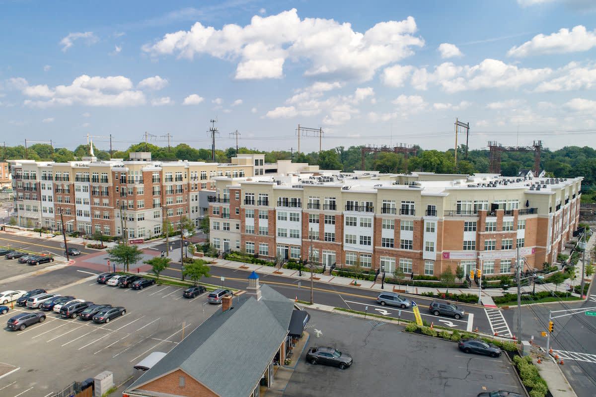 Woodmont Metro at Metuchen Station
