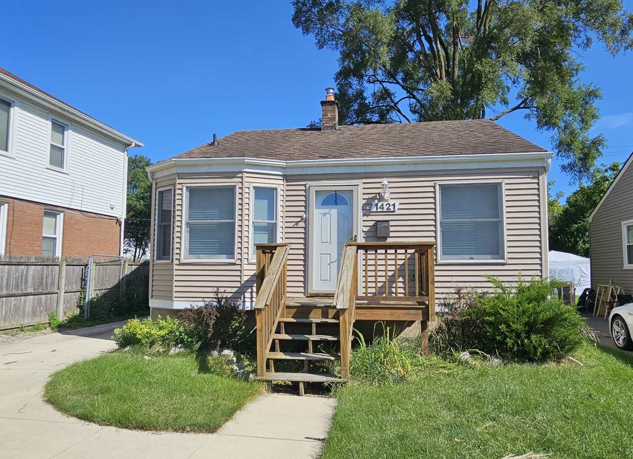 1421 14 Mile Road - 1