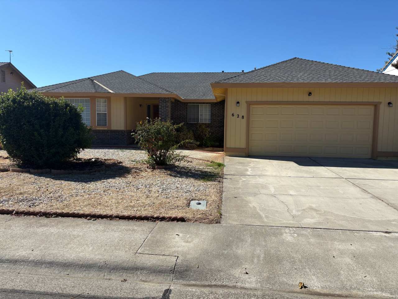 3 bedroom 2 bath home available now!