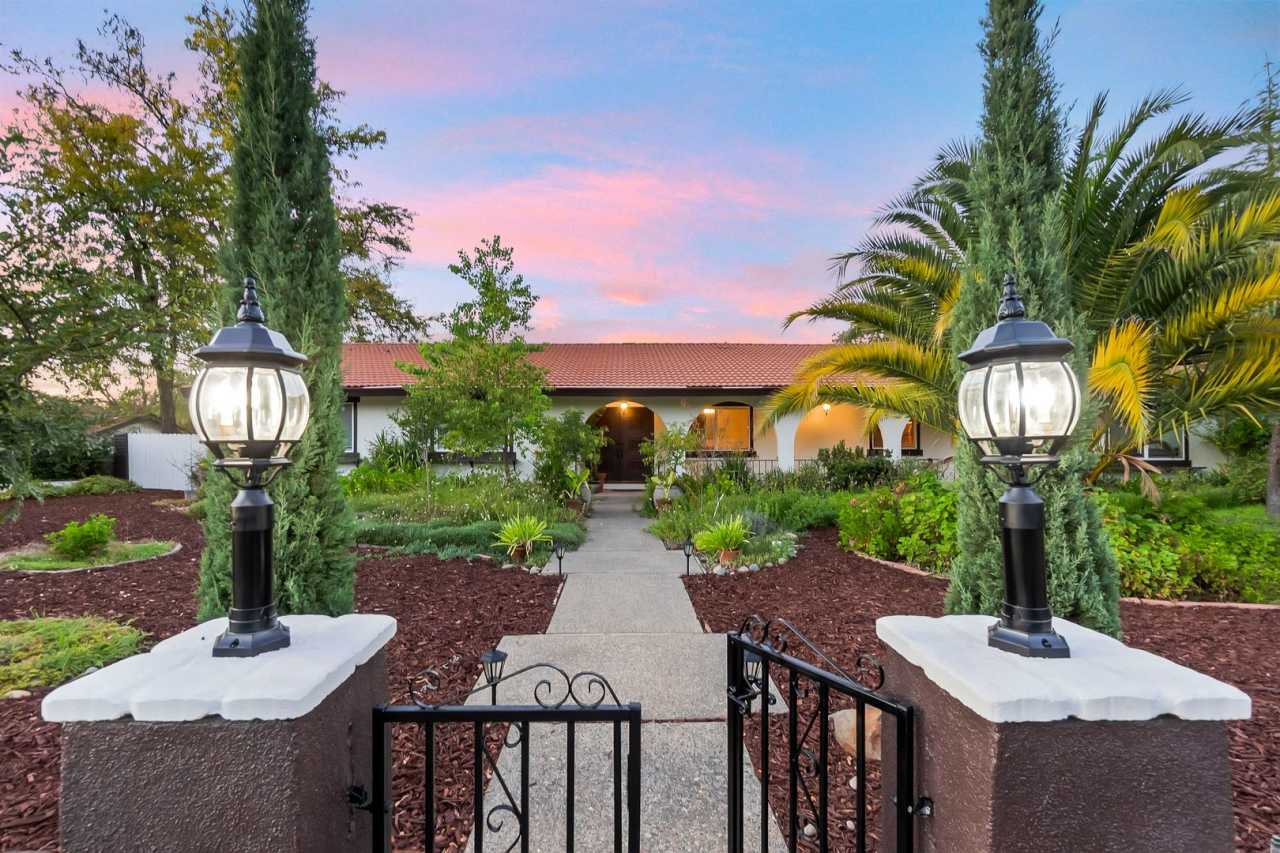 4305 Whispering Oaks Circle