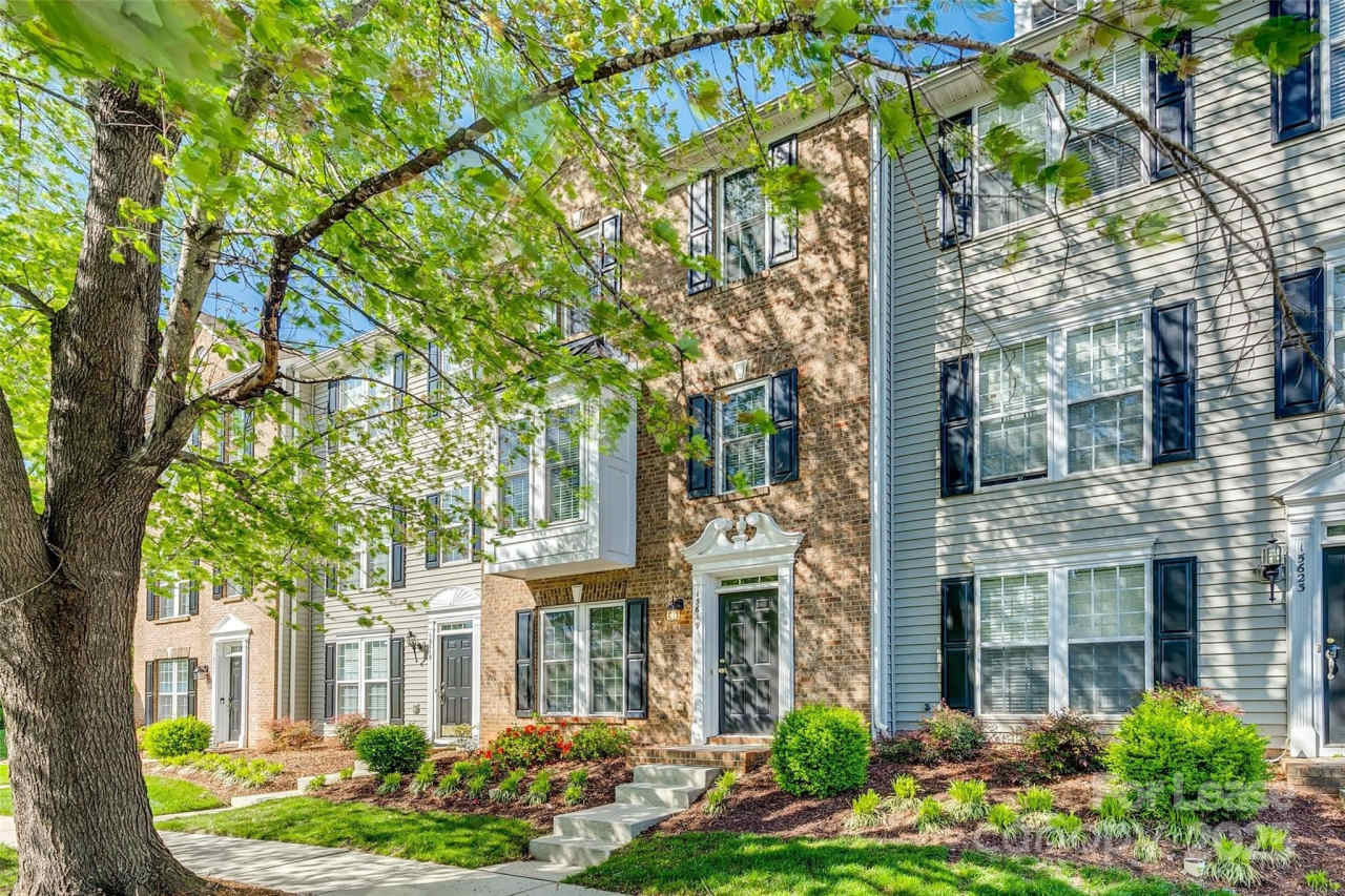 15619 Sir Charles Place