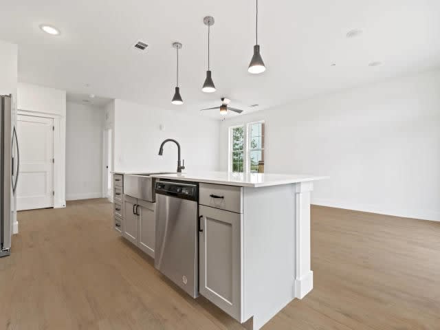 7135 E Ben White Blvd Unit C21