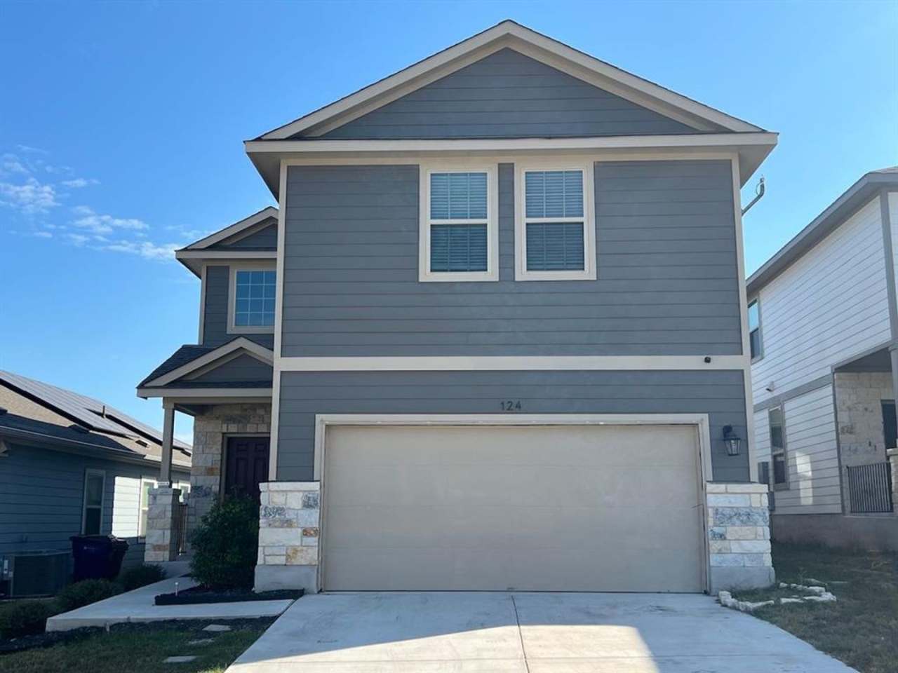 ** Get $500 off your move-in costs! Valid for new leases with a start date in 2025 **