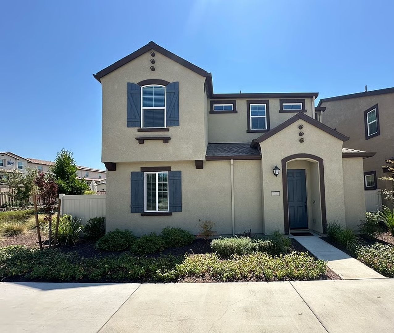 4 bedroom Campus Oaks Home located on a Corner Lot.