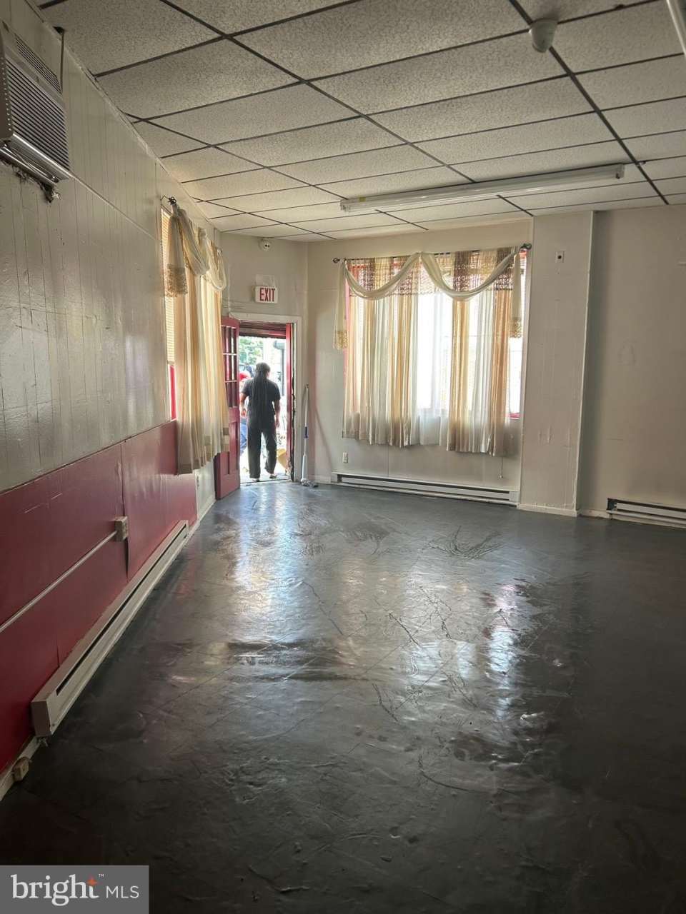 2250-52 RIDGE Avenue