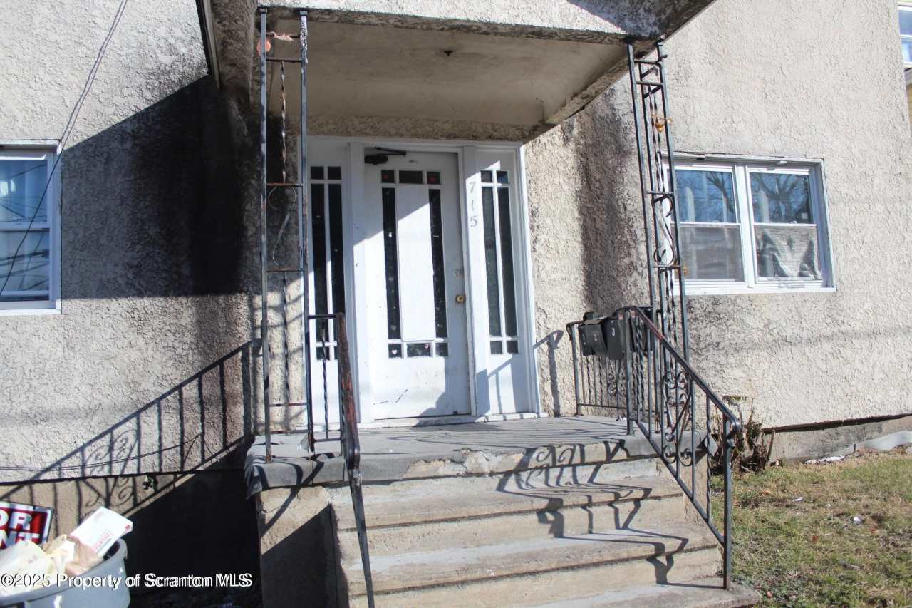 715 Moosic Street unit: 1