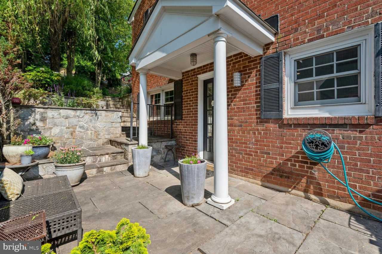 9202 BULLS RUN Parkway