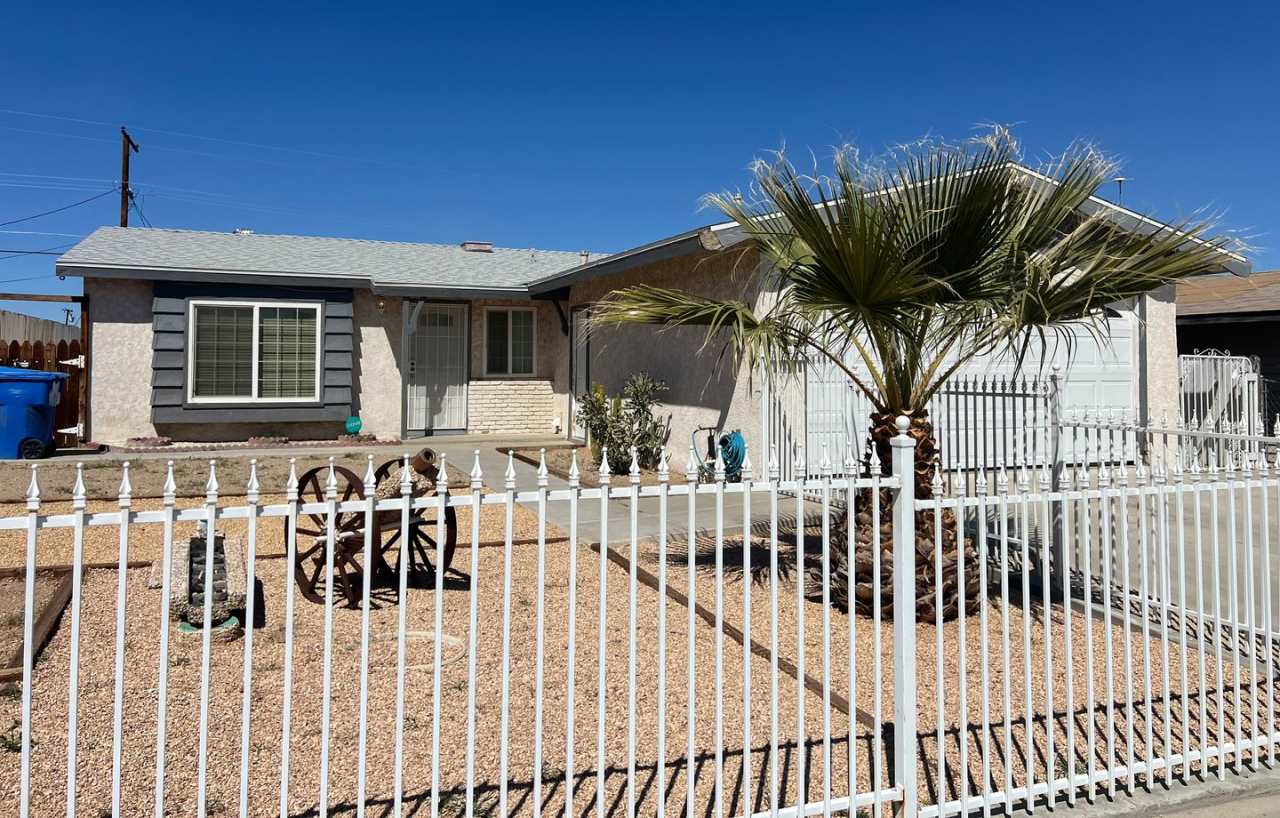 4 Bedroom 1.5 Bathroom House with 2 Car Garage  Central A/C!