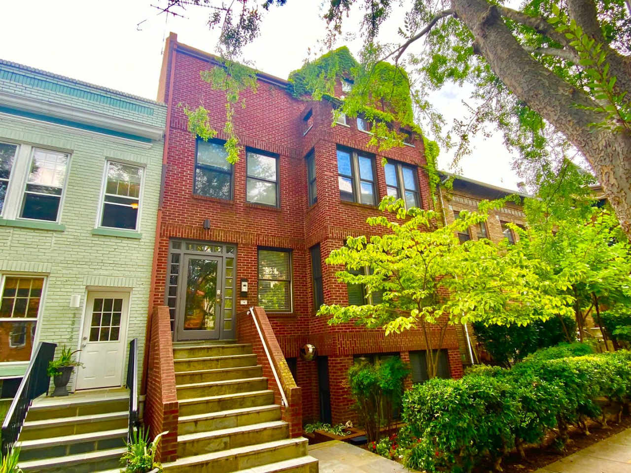 Dupont Circle 1 Bedroom Charmer with Patio, Fireplace, Central Air, Washer/Dryer!