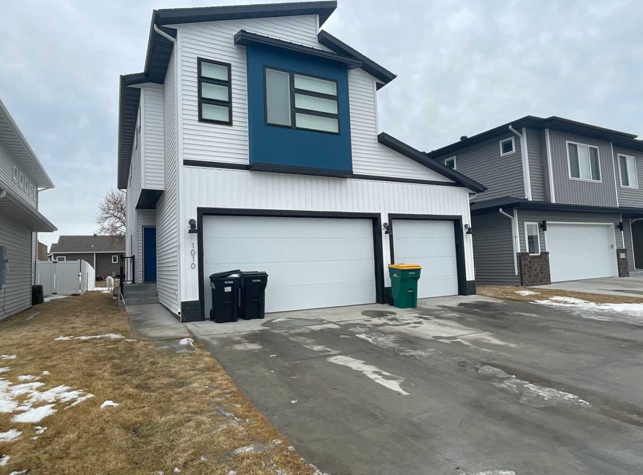 4-bedroom, 3.5-bathroom West Fargo Single-Family Home w/ 3 Stall Garage
