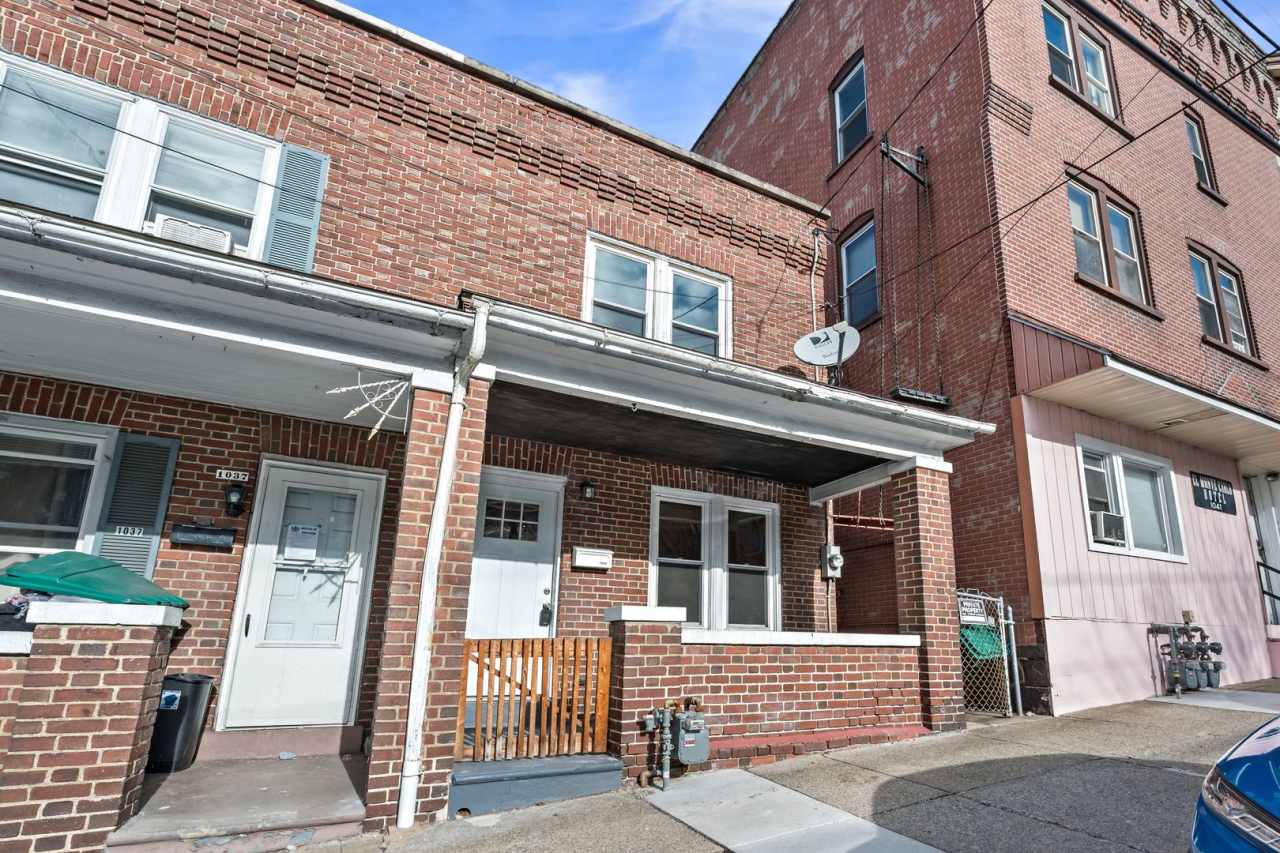 Spacious and charming 3-bedroom, 1.5-bath home available for rent in Bethlehem PA