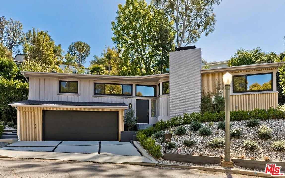 3141 Lake Hollywood Dr