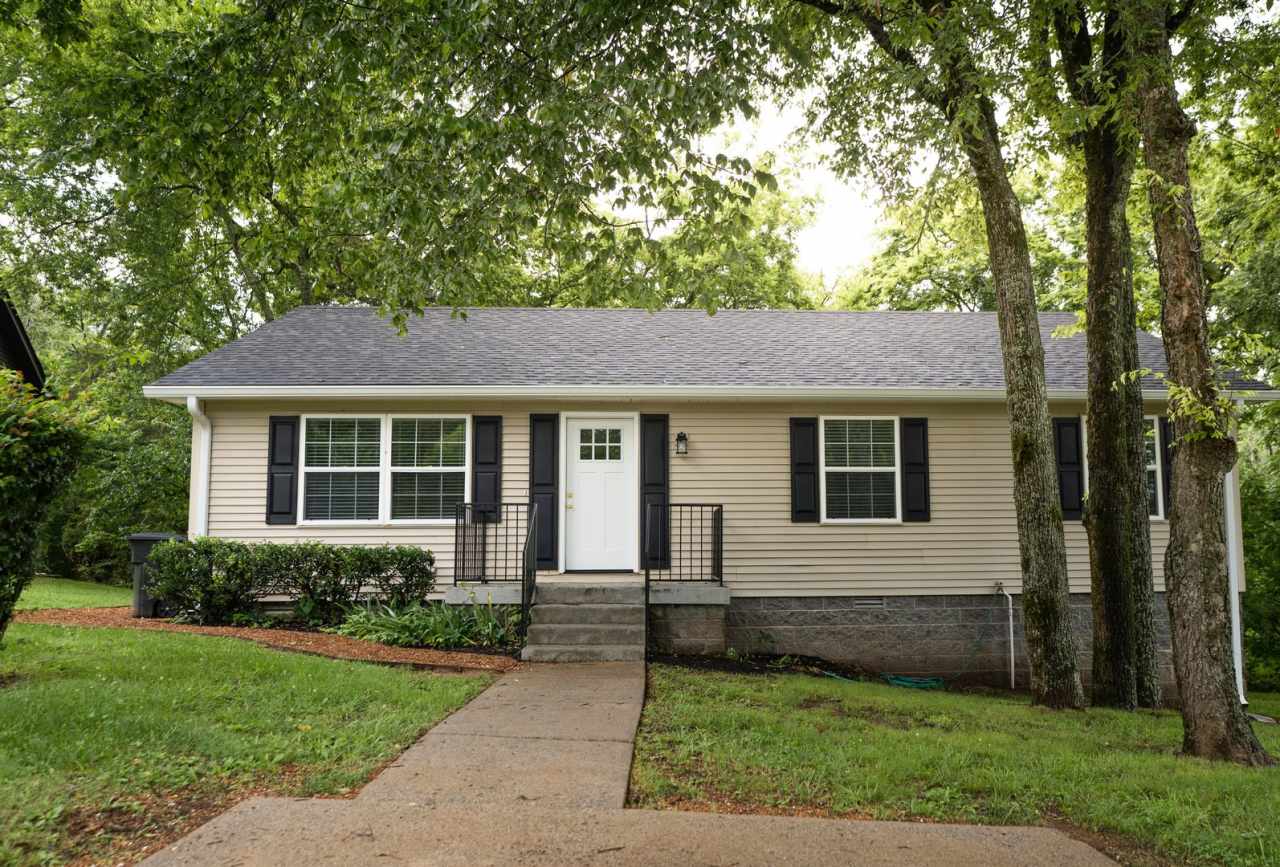 3 Bed, 2 Bath Home in Walking Distance to Downtown Franklin
