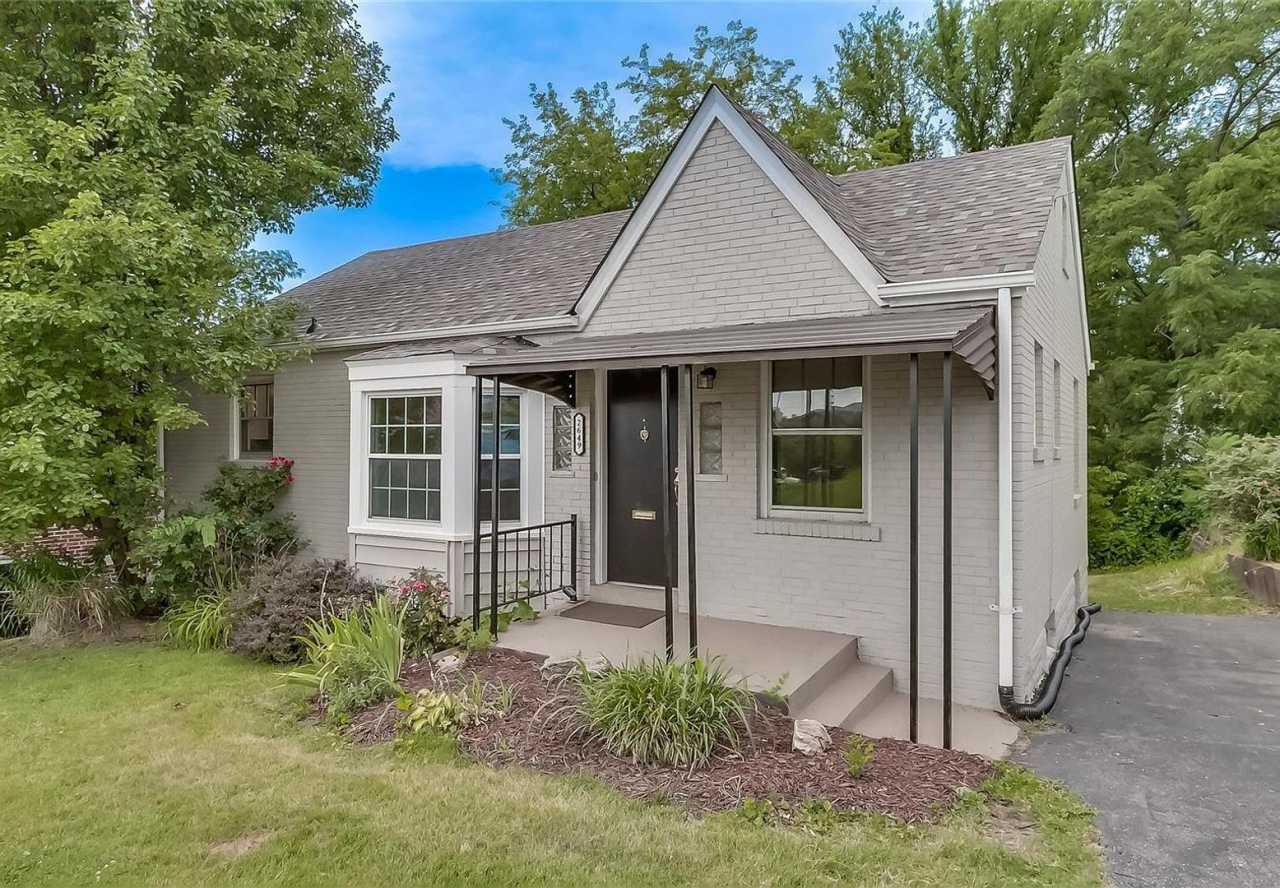 A Little Gem with Big Brentwood Energy