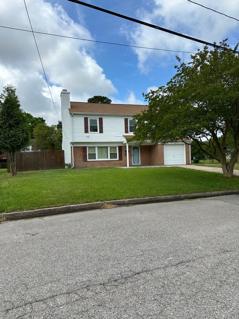 Pembroke Manor-4 bedroom 2.5 bath Single family home