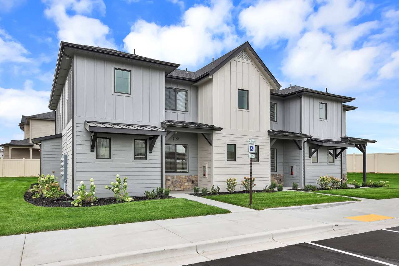 Brand New,Pre Leasing : 3 bed, 2.5 bath townhome, 1,546 square feet. storage unit, and extended semi private patio.