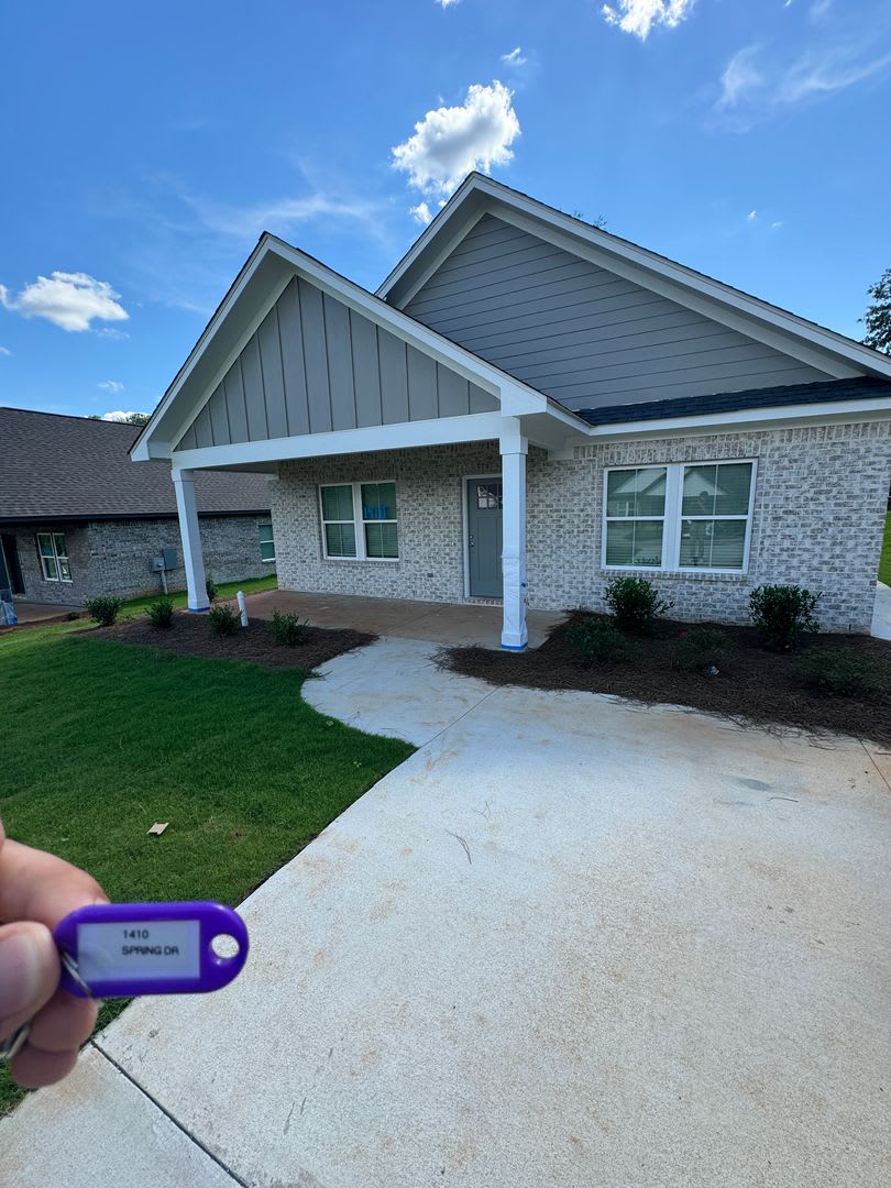Great home available in July!!