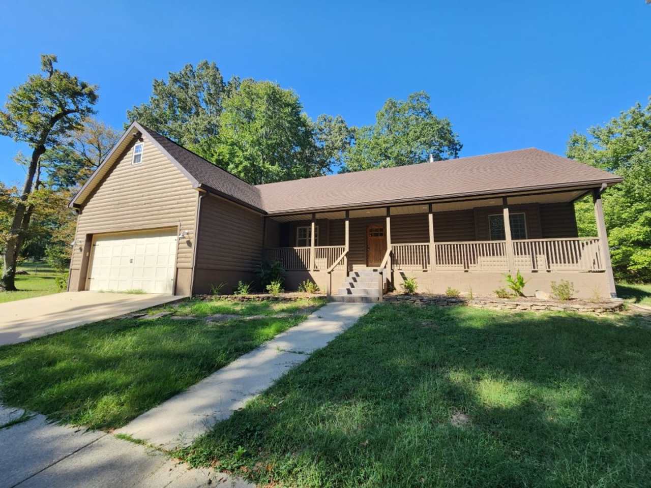 Welcome Home to 1906 Alcoa in Benton, for rent - Please read the full description*