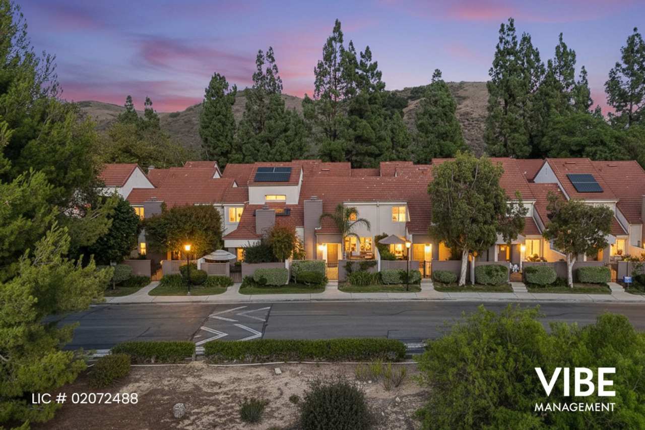 LOCATION, LOCATION, LOCATION!!!! "Hidden Canyon" w/ MOUNTAIN  SUNSET VIEWS