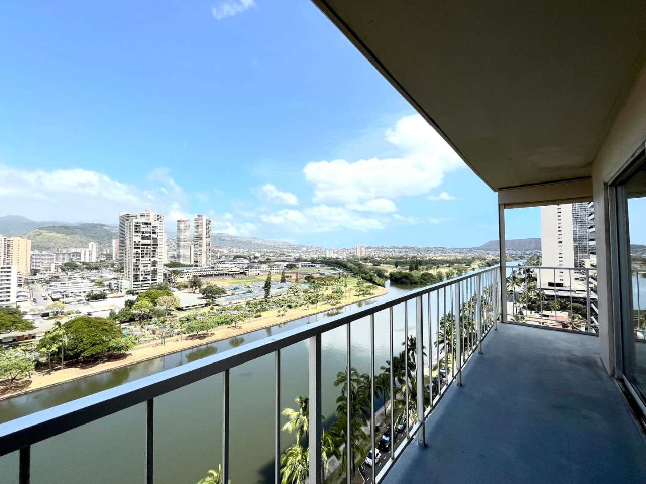 Spacious 2-Bedroom Condo in Prime Honolulu Location – 2115 Ala Wai Blvd