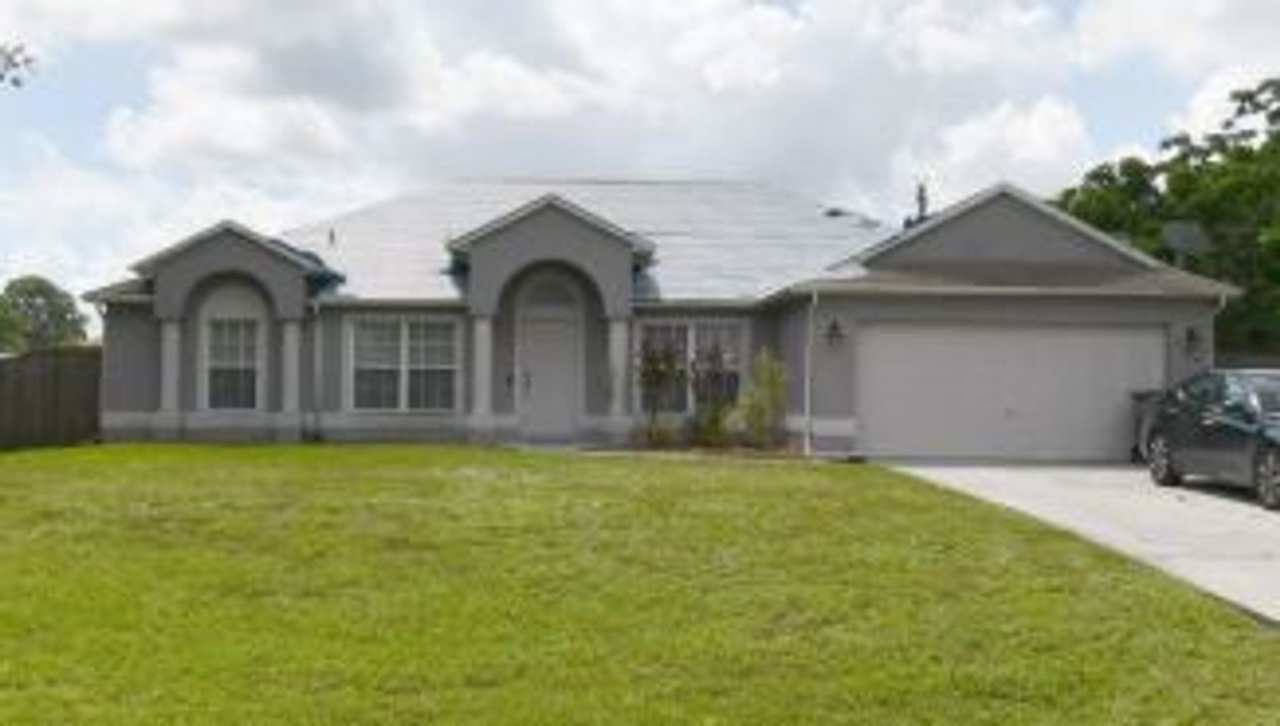 BEDROOM FOR RENT INCLUDES WATER, ELECTRIC AND BASIC INTERNET