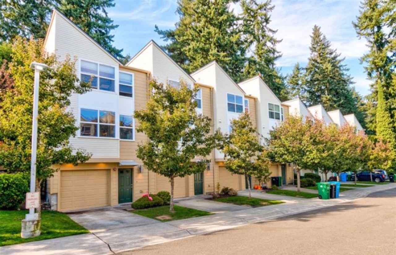 Excellent 2Bed/2Bath Shoreline Townhome!